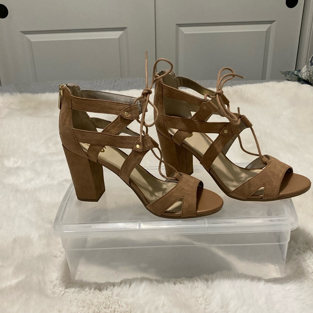 Circus by Sam Edelman Tan Strappy Block Heel Shoes size 7
